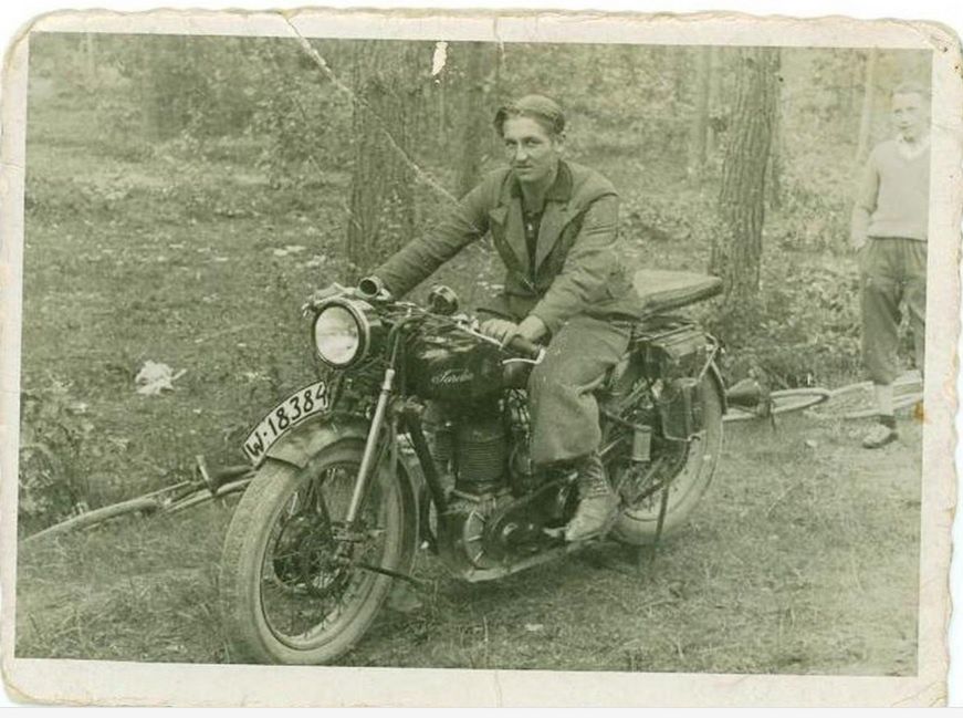 Jerzy Rabel walczył w Powstaniu Warszawskim. W 1944 r. opuścił żonę i dwójkę dzieci