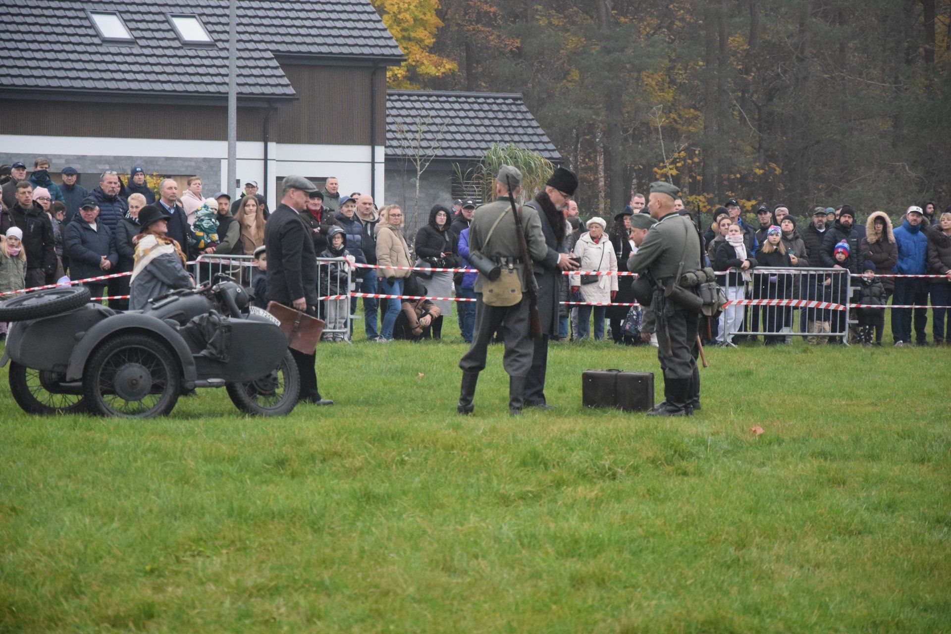 Inscenizacja w reżyserii Jerzego Hanisza zgromadziła tłuymy widzów