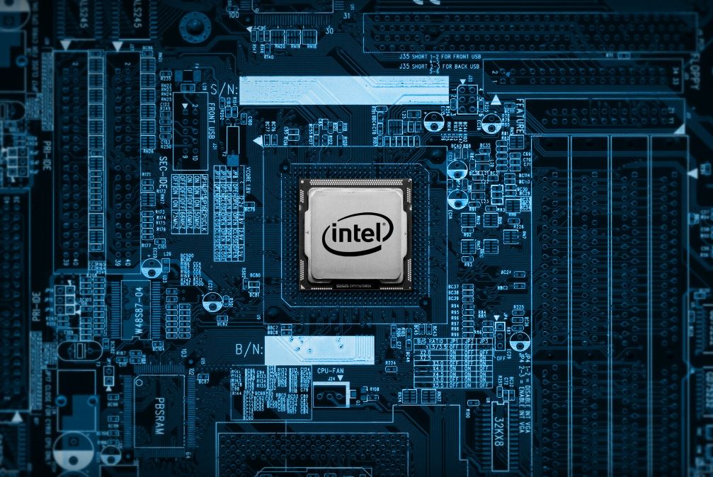 Komputery z procesorami Intela są kontrolowane przez… Intela