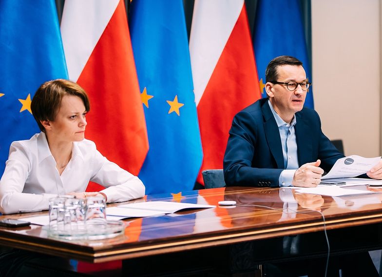 Jadwiga Emilewicz i Mateusz Morawiecki negocjują już z galeriami handlowymi. Na stole pojawił się szereg propozycji