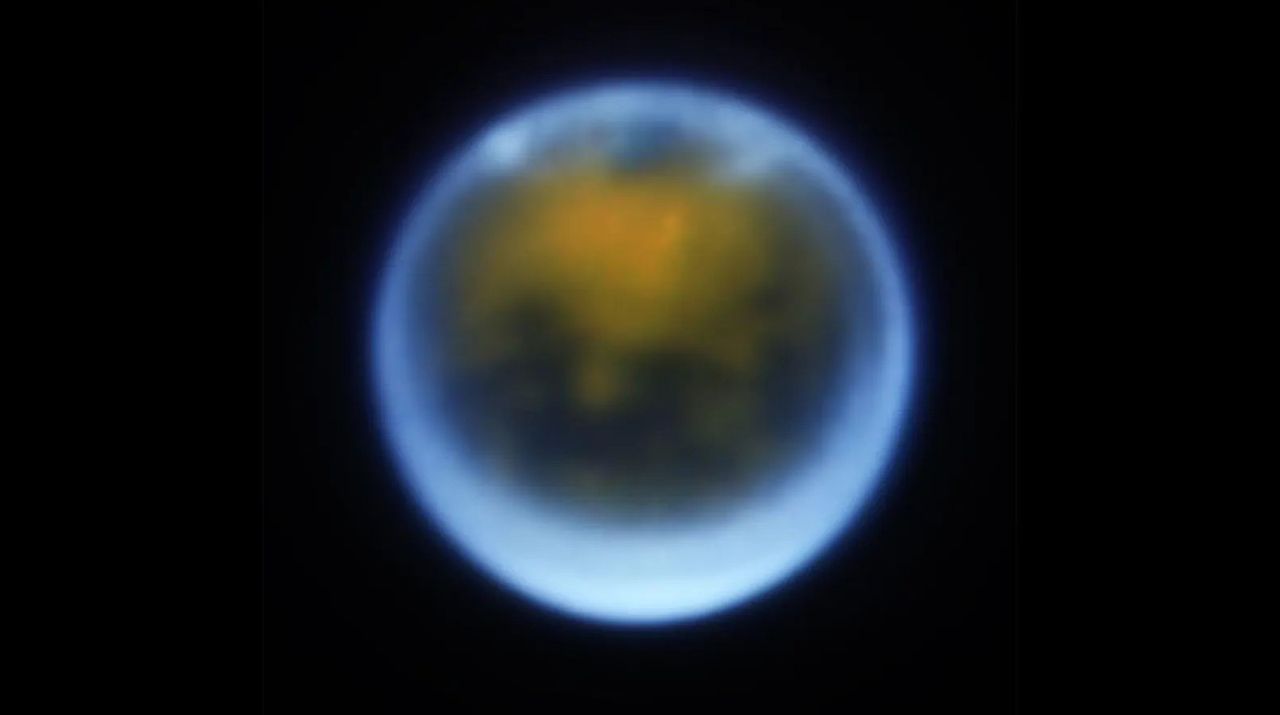 Na Tytanie spodziewane opady metanu. NASA udostępniła "prognozę pogody"