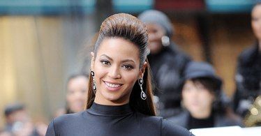 4 osoby zapinały rozporek Beyoncé