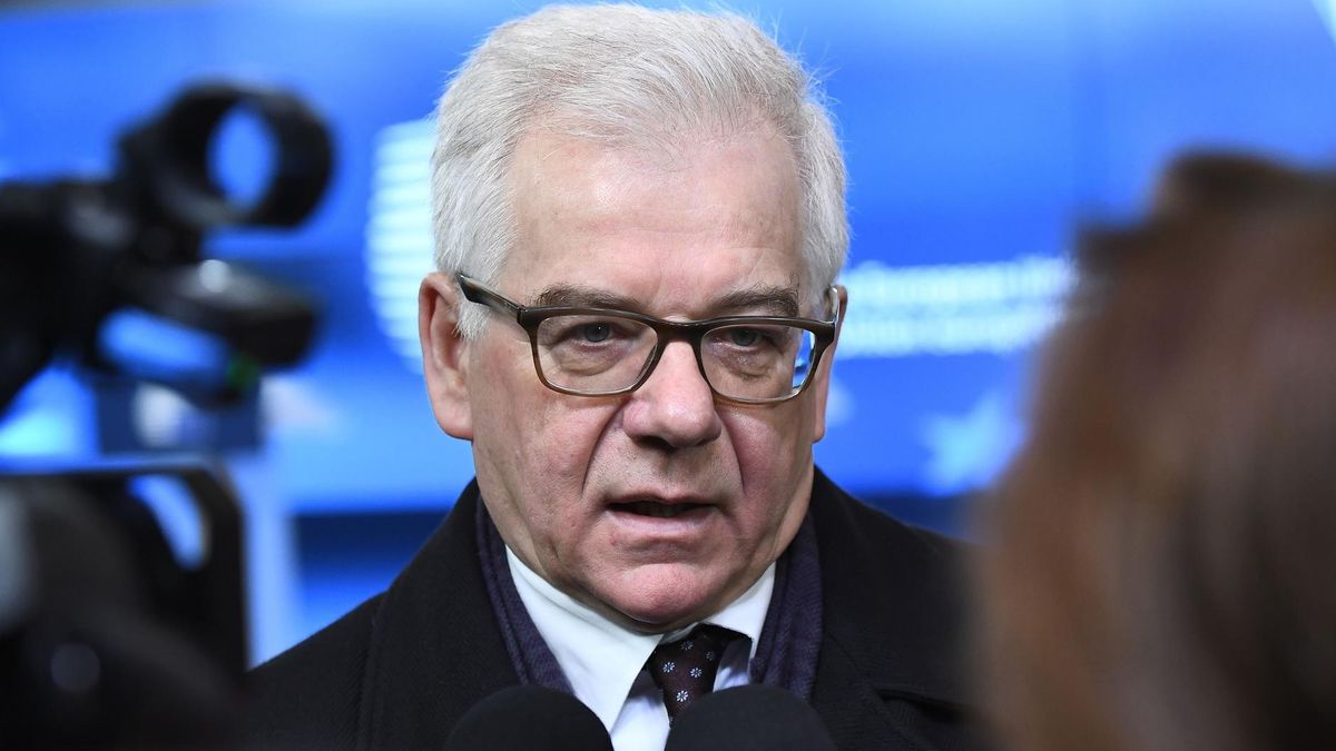 Jacek Czaputowicz spotkał się z komisarzem Fransem Timmermansem, odpowiedzialnym za prowadzoną wobec Polski procedurę ochrony praworządności. Jego poprzednik Witold Waszczykowski unikał tego przez pół roku.