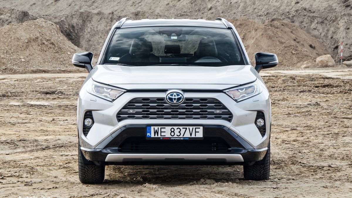 RAV4 to solidna konstrukcja, która cieszy się sporą popularnością.
