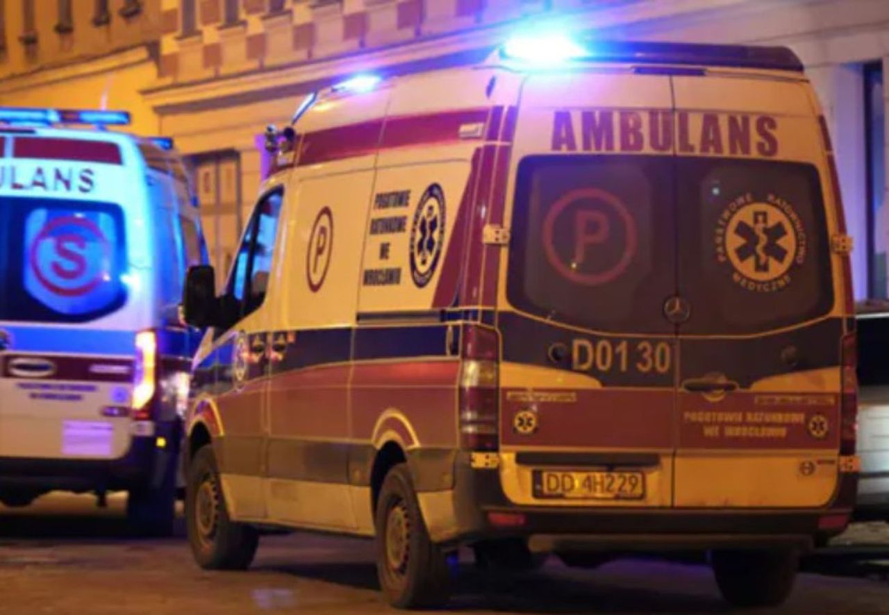 Agresywny pacjent na SOR w Krakowie. Rzucił się z pięściami