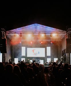 Gwiazdy "Pod Wspólnym Niebem" w Toruniu. Zobacz na żywo w WP
