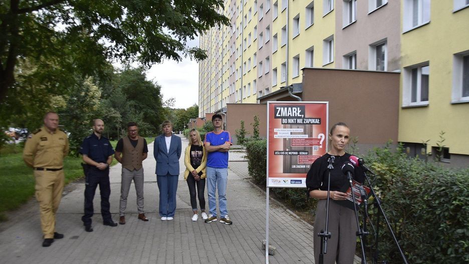 Wałbrzyski MOPS rozpoczął kampanię &#34;Zmarł, bo nikt nie zapukał&#34;
