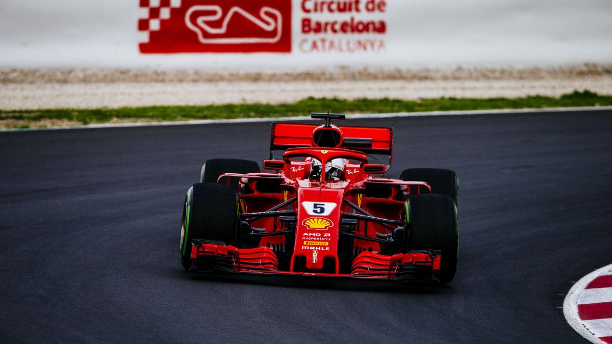 Zdjęcie okładkowe artykułu: Materiały prasowe / Ferrari / Sebastian Vettel za kierownicą SF71H