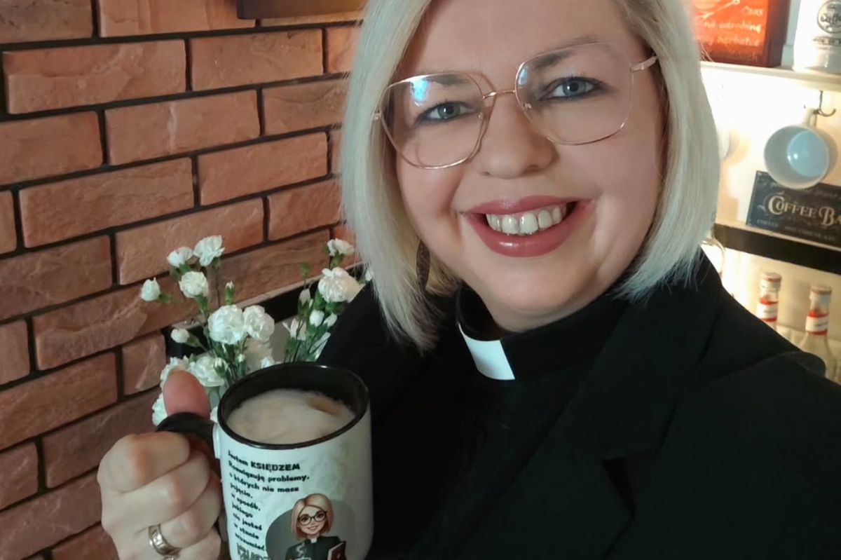 Jest księdzem w Polsce. Mówi, jak traktują ją w parafii