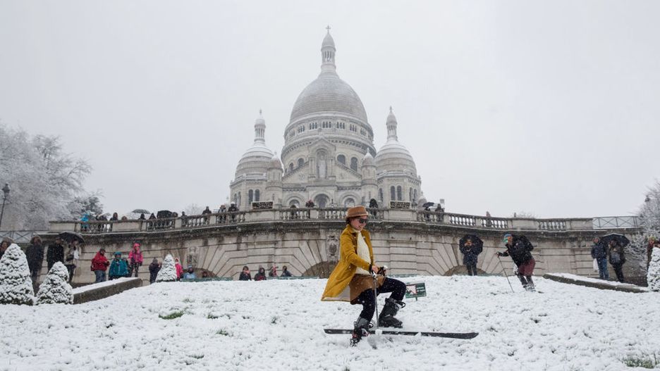 Narty pod bazyliką Sacre Coeur w Pryżu