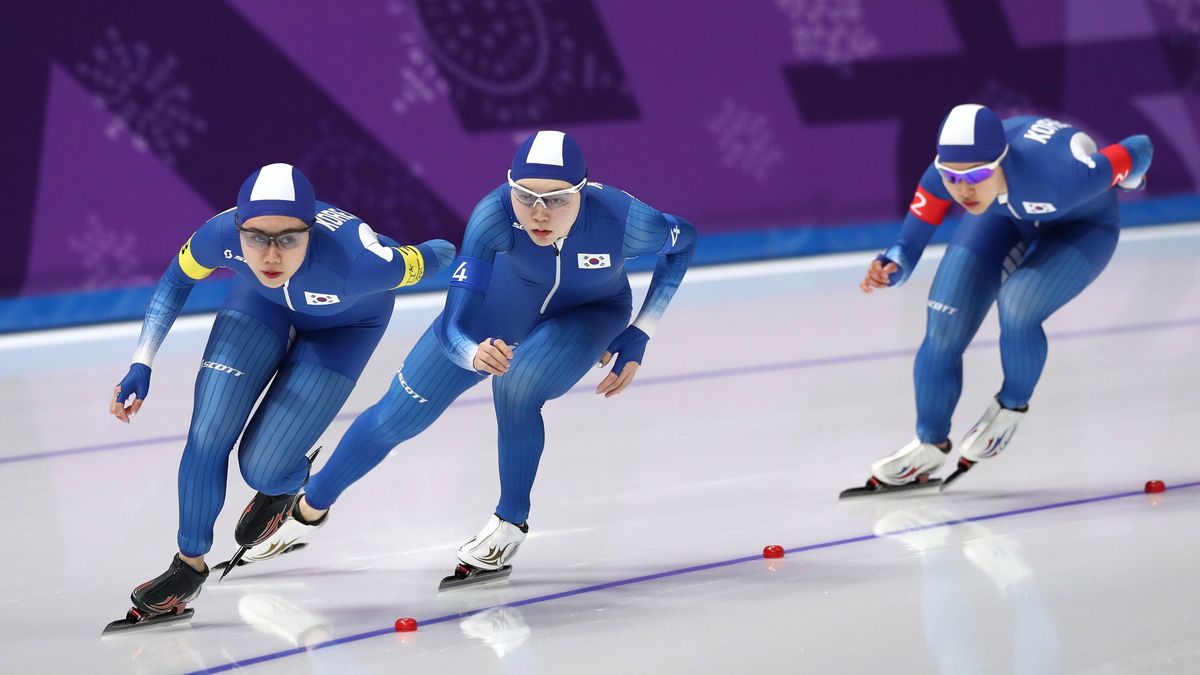 Getty Images / RONALD MARTINEZ / Na zdjęciu: Ji Woo Park, Seon-Yeong Noh i Bo-Reum Kim w ćwierćfinale wyścigu drużynowego