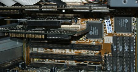 Wakacyjny projekt i konkurs: składamy retro peceta na bazie płyty głównej pod 486!