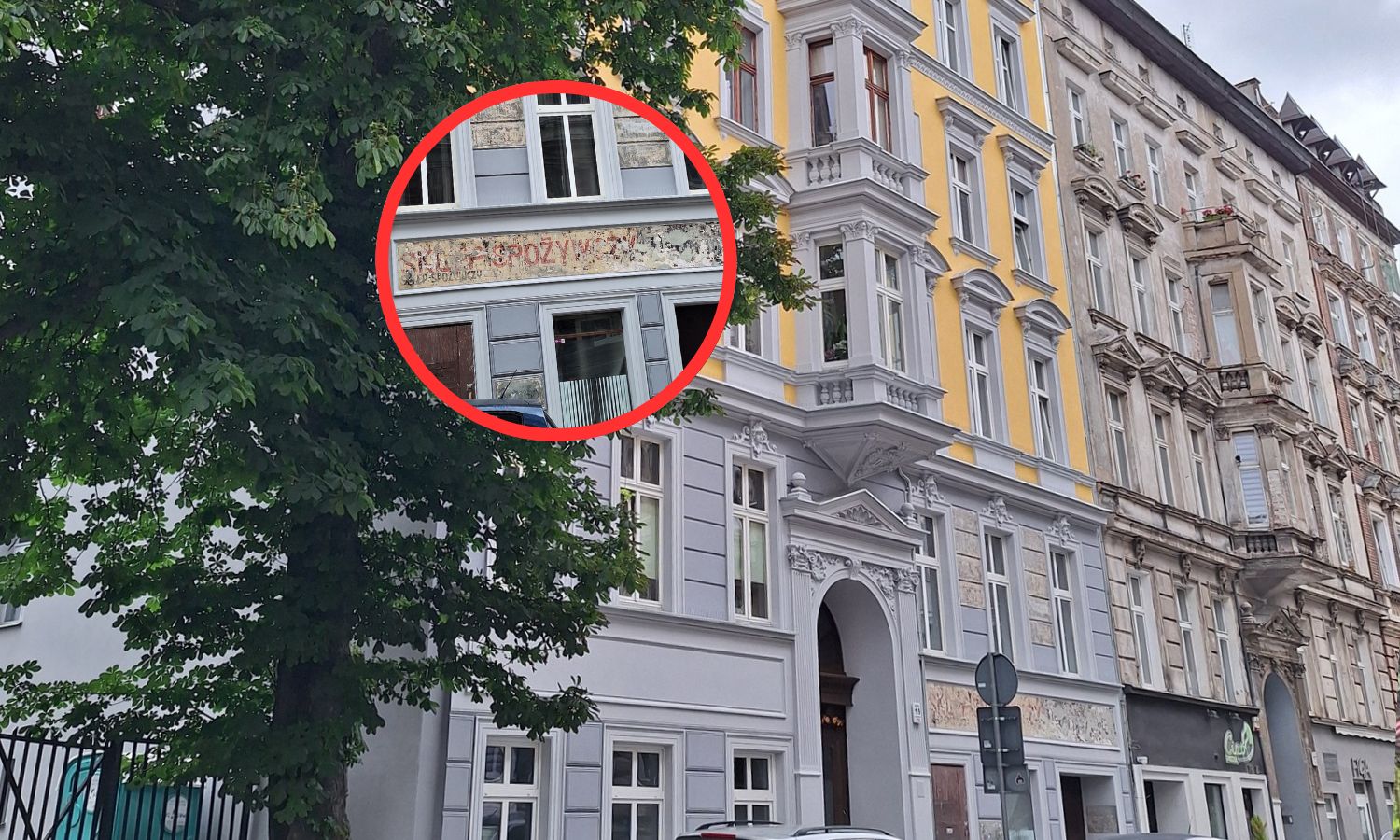 Podczas remontu kamienicy odkryto polskie i niemieckie szyldy 