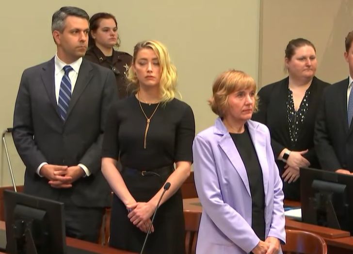 Amber Heard na sali rozpraw