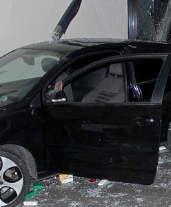 Zakończył trasę na witrynie sklepowej. Kierowca był pijany