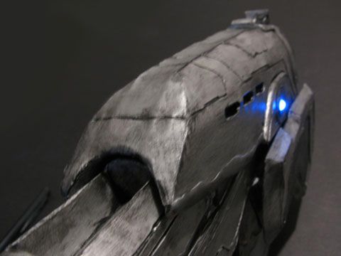Replika broni w sam raz dla fanów Gears of War 2