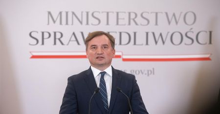Ziobro oskarża UE. "Element wojny hybrydowej"