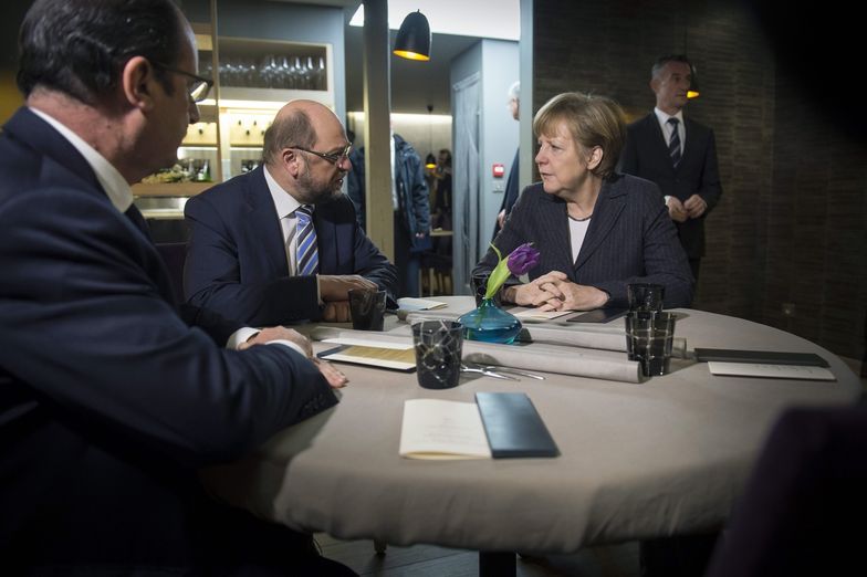 Od lewej: francuski przydent Francois Holland</br>, przewodniczący Parlamentu Europejskiego Martin Schulz</br> i kanclerz Niemiec Angela Merkel