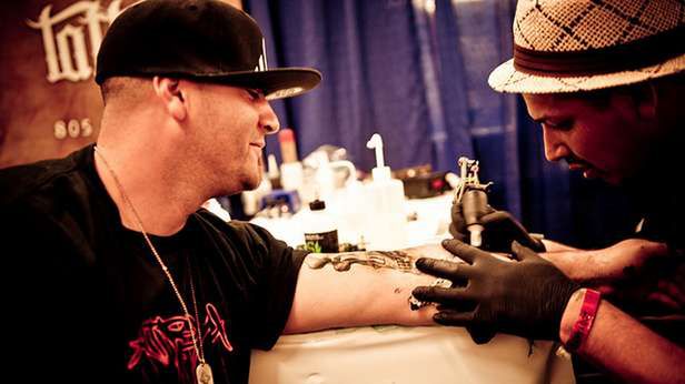 Najdziwniejsze internetowe tatuaże. Szpecą czy zdobią? [TOP 6] 1