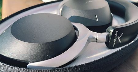 Zapomnisz o ładowaniu. Recenzja Beyerdynamic Aventho 300