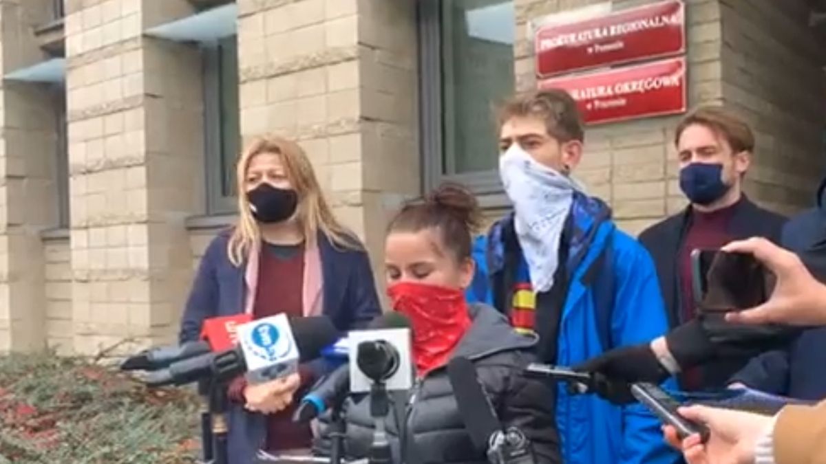 konferencja przed prokuraturą w Poznaniu