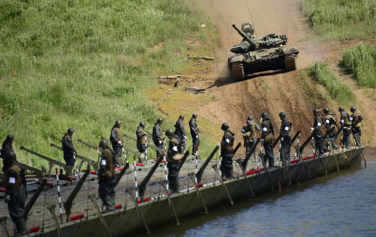 "Zwiększono środki ogniowe". Rosjanie wysłali czołgi T-62 