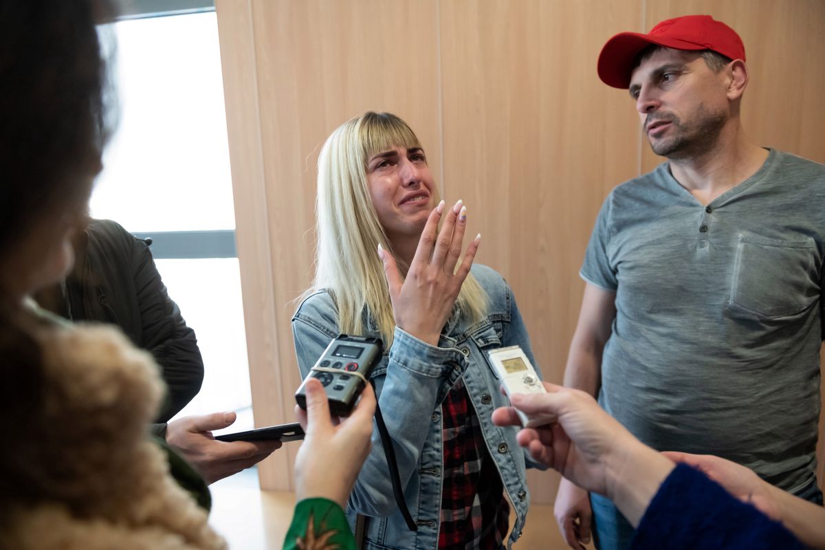 Alona Romanenko przyjechała do Polski w lipcu 2017 roku. W połowie grudnia 2017 roku doszło do tragicznego wypadku. Magiel, przy którym pracowała kobieta, wciągnął jej rękę 