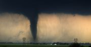 Niszczycielskie tornada pustoszą Oklahoma City. Meteorolodzy ostrzegają