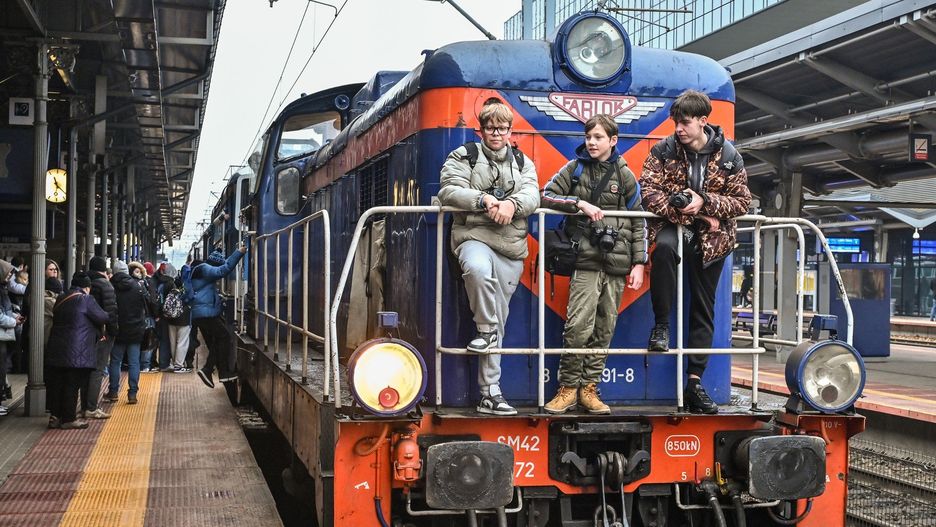 W sobotę (6 grudnia) na dworcu Bydgoszcz Główna odbyły się Kolejowe Mikołajki. Fundacja Instytut Edukacyjny Kolej na Ciebie przygotowała atrakcje dla młodszych i starszych miłośników pociągów.