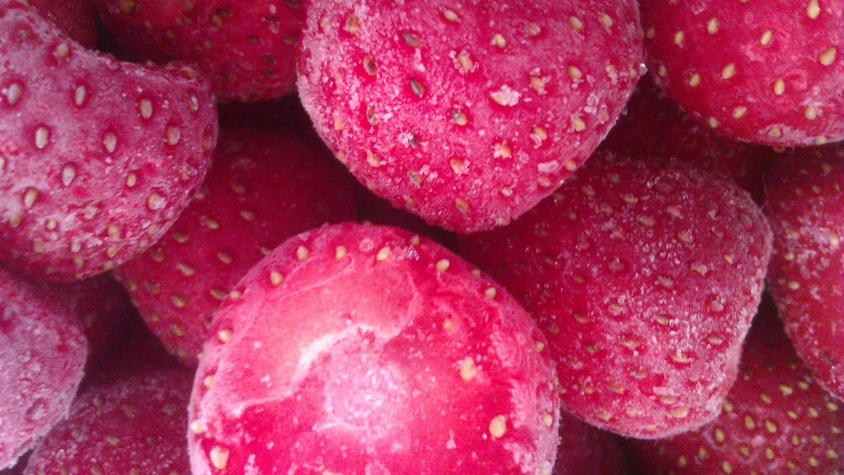 Mrożone całe truskawki z dodatkiem cukru