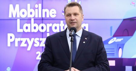 NIK sprawdziła, jak MEiN za Czarnka wydało miliard złotych. Są nieprawidłowości