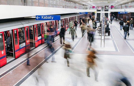 Ströer będzie dalej sprzedawał reklamy w wagonach metra