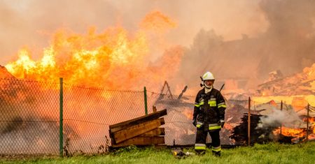 Nowa Biała. Spłonęło wiele zabytkowych budynków. "Straty są ogromne"
