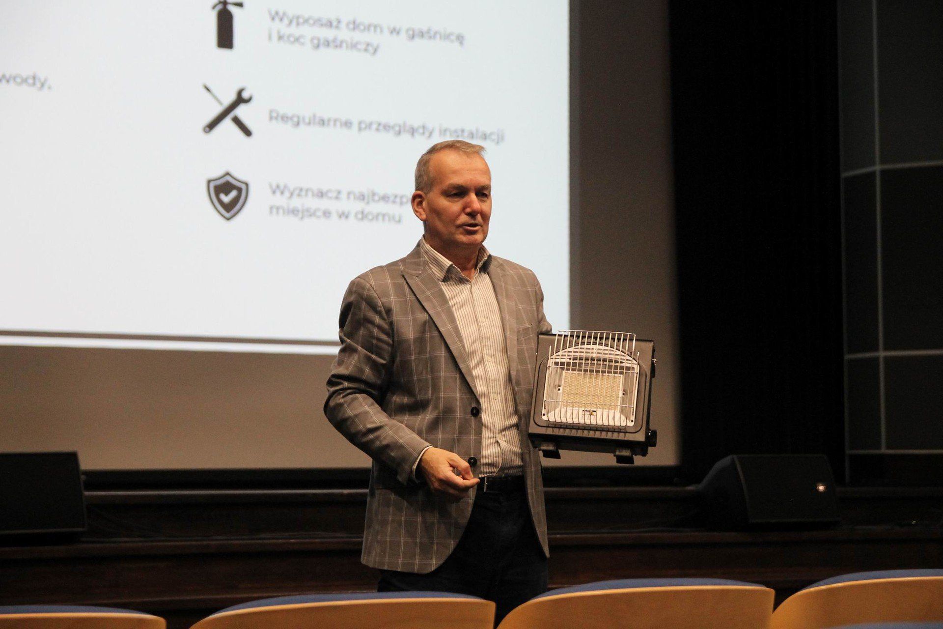 Szkolenie "Ochrona ludności i obrona cywilna" dla mieszkańców Chełmna prowadził Dariusz Kilian