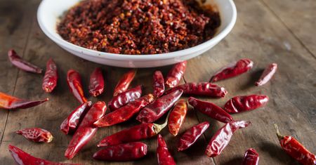Papryczka chili w kuchni. Pięć pysznych dań na ostro
