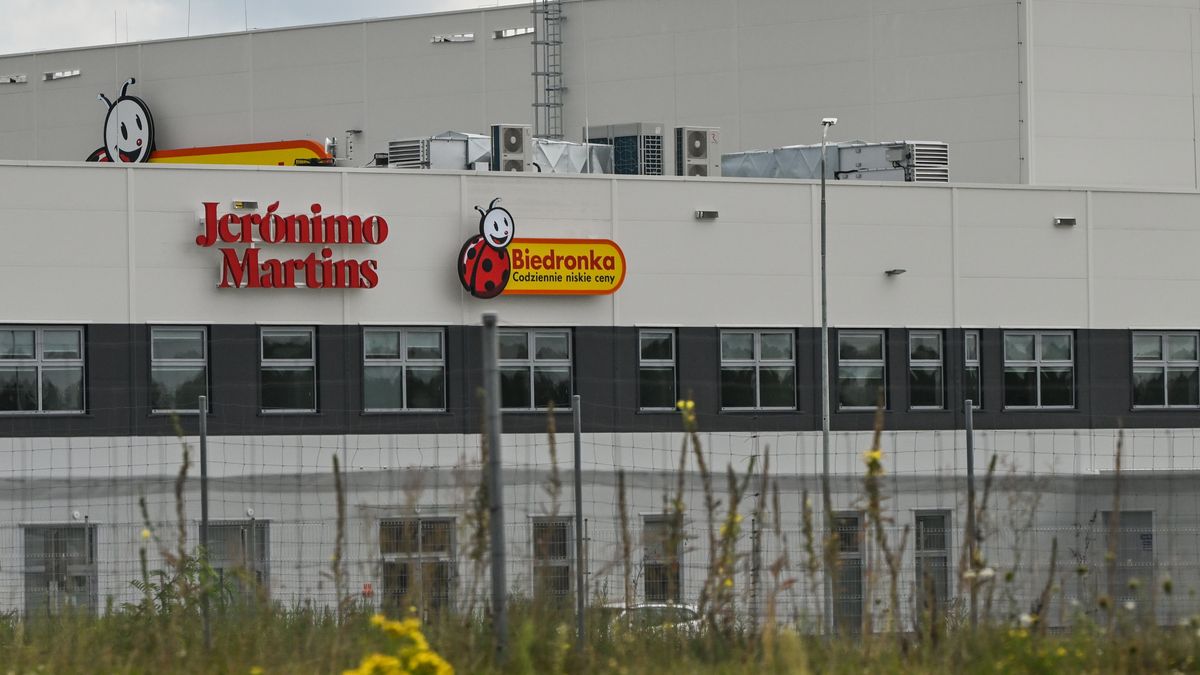 RZESZOW, POLAND - AUGUST 08: The corporate logos of Jeronimo Martins and its supermarket chain Biedronka are displayed on the facade of a large distribution center facility near Rzeszow on August 08, 2026. (Photo by Artur Widak/NurPhoto via Getty Images)