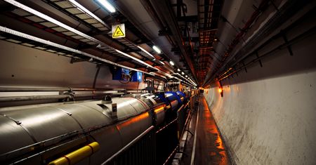 Nietypowe "UFO" w LHC. Naukowcy łączą je z ciemną materią