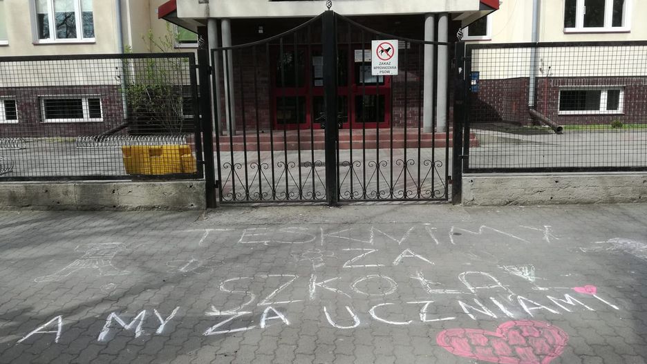Uczniowie w czasie pandemii tęsknią za szkołą