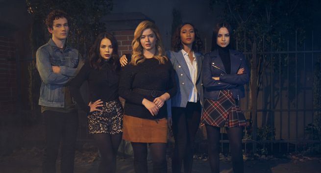 W marcu premiera serialu "Pretty Little Liars: The Perfectionists". Spin off "Słodkich kłamstewek"