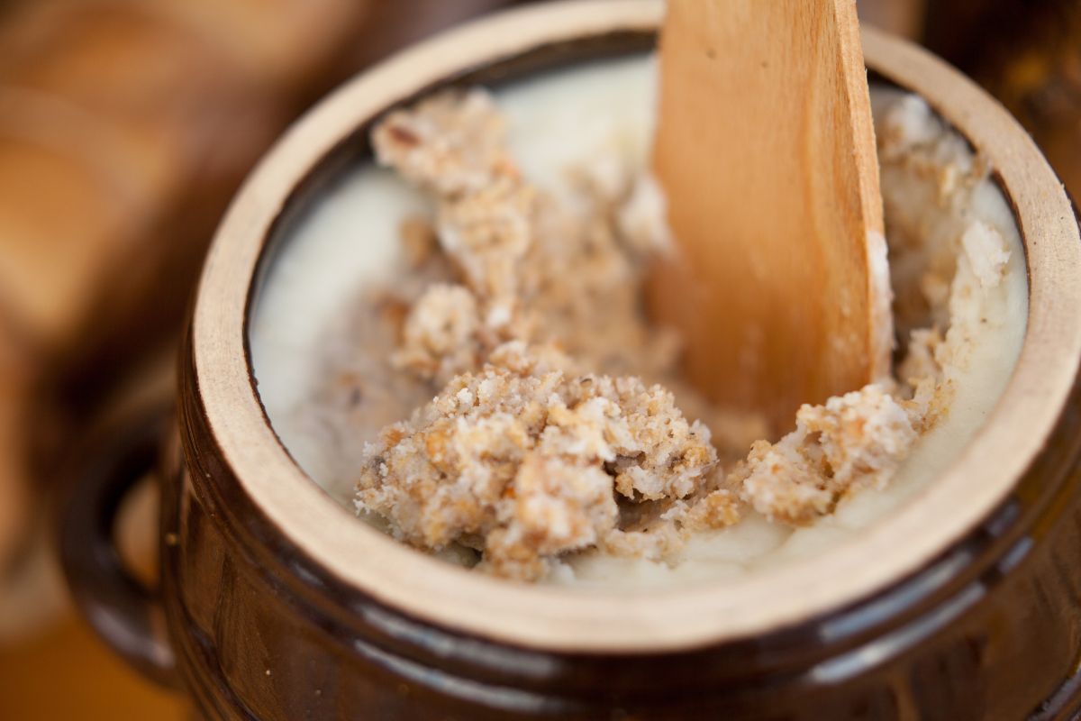 Ile można przechowywać smalec w lodówce? Wielu popełnia błąd