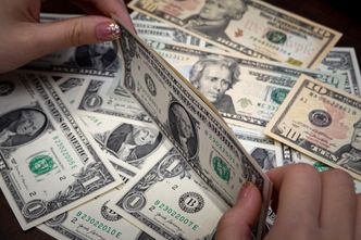 Dolar w niepewności. Powodem decyzja, która zapadła za oceanem