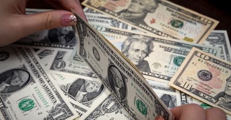 Dolar w niepewności. Powodem decyzja, która zapadła za oceanem