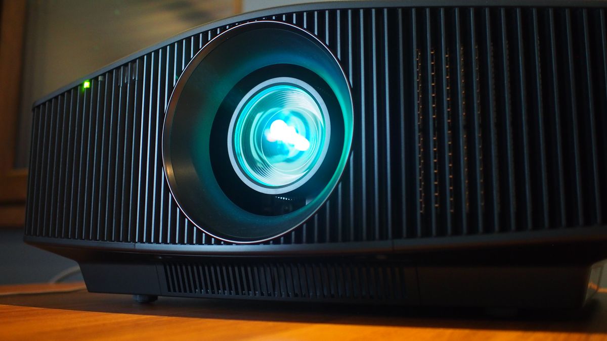 Rzut okiem na Sony VPL-VW760ES, arcyklejnot wśród projektorów 1