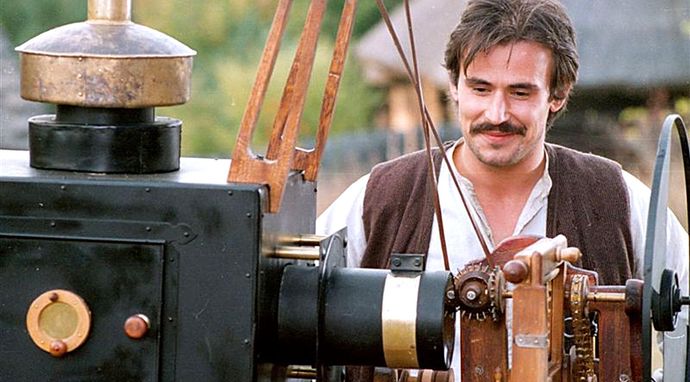 Historia kina w Popielawach