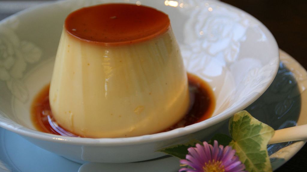 Budyń bananowy w proszku przygotowany z mlekiem pełnotłustym