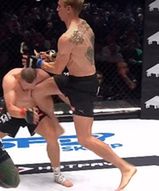Piotr Lisek zmiażdżył rywala! Zobacz imponujący debiut tyczkarza w MMA [WIDEO]