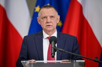Czarne chmury nad Banasiem. Wraca sprawa majątku