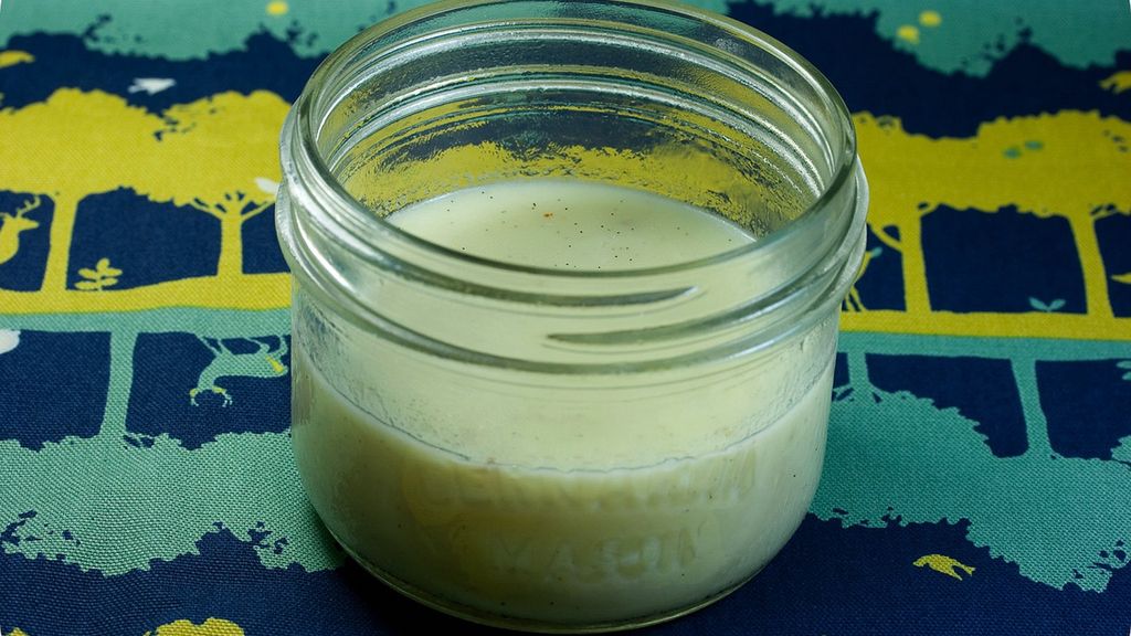 Budyń z kremem kokosowym instant przygotowany z mlekiem pełnotłustym