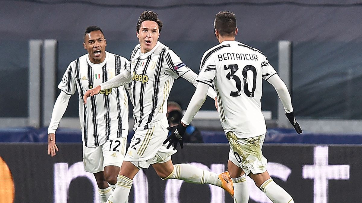 piłkarze Juventusu Turyn cieszą się z bramki