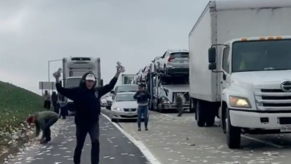 Deszcz pieniędzy na autostradzie w USA 